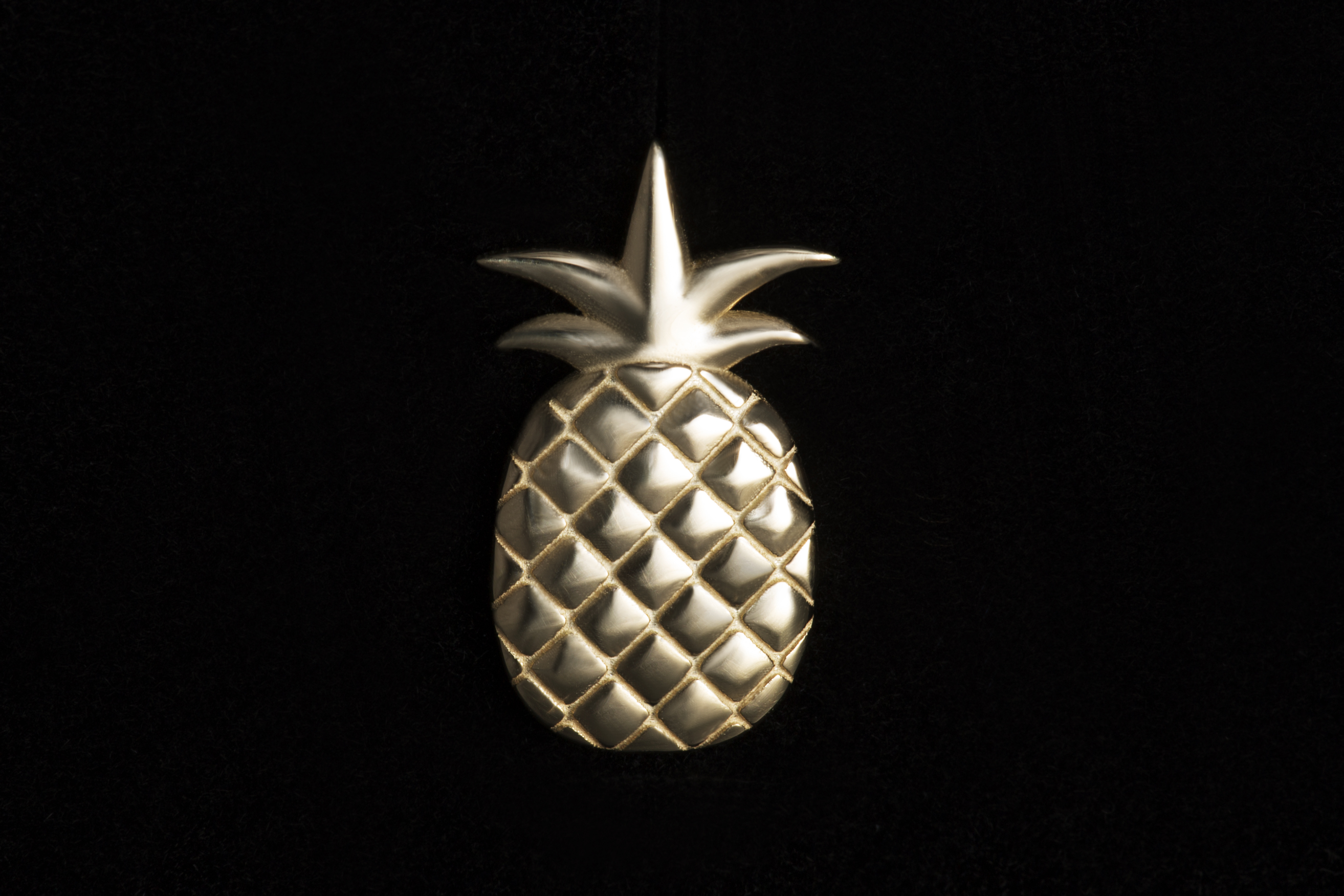 Pineapple in yellow gold