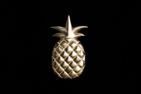 Pineapple in yellow gold